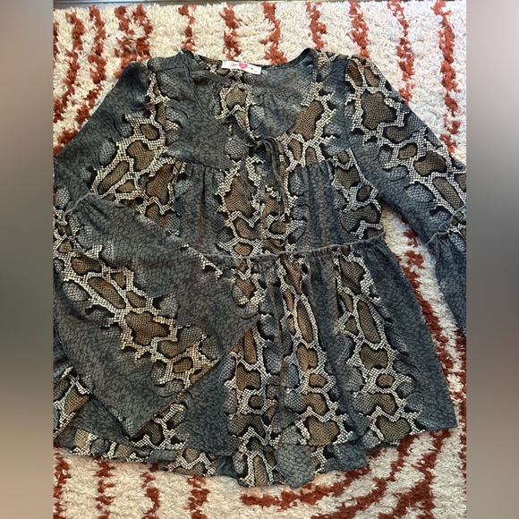 BUDDY LOVE - snake skin flowy top - Picture 4 of 5